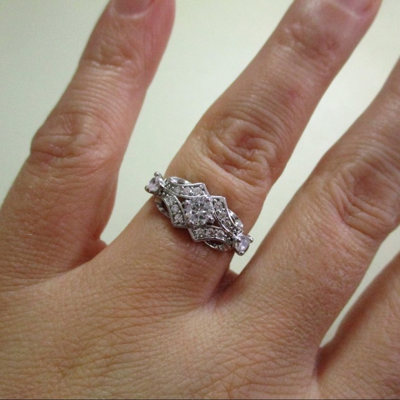 White Sapphire Ring - Picture 3 of 8